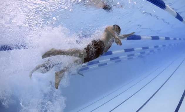 Study: Senior Swimmers Have Lower Fall Risk Compared to Non-Swimmers 1 featured 11196