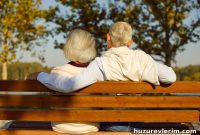 Choosing Between Aging at Home or in Senior Living: Which Fits You?